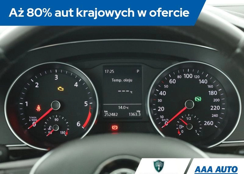 Volkswagen Passat cena 51000 przebieg: 252471, rok produkcji 2015 z Różan małe 211